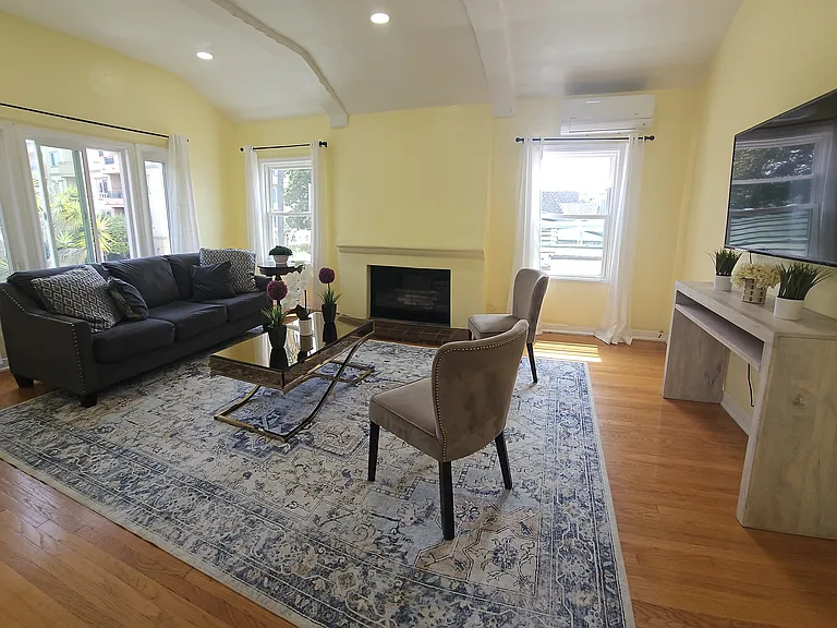 1433 Livonia Ave #UPSTAIRS — Photo 3
