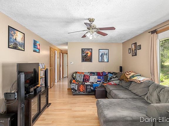 5th image of 671 Lawton St