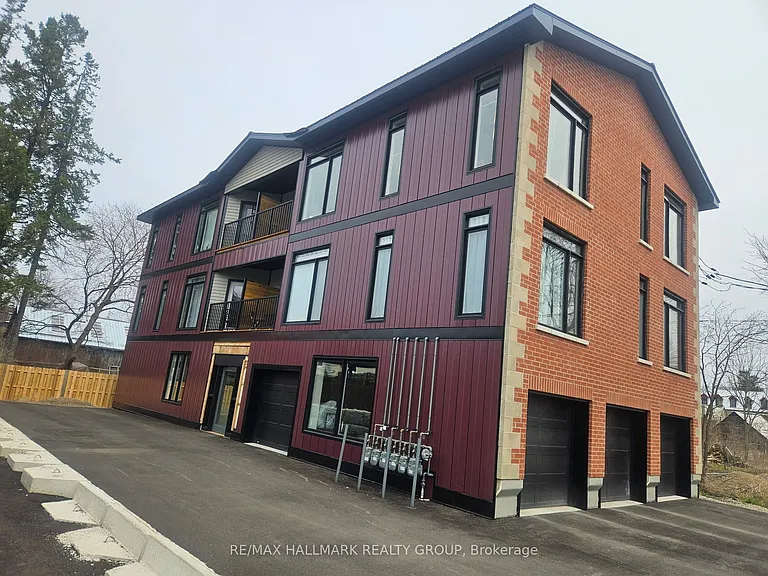 117 Drummond St W #4 — Photo 1