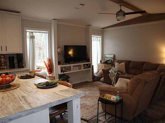 4th image of 592 San Saba Ln