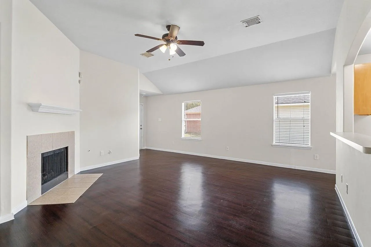 3 bed, 2.0 bath, 1454 sqft, $1,775 — Photo 4