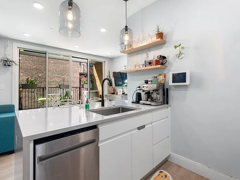 277 Border St #203 — Photo 6
