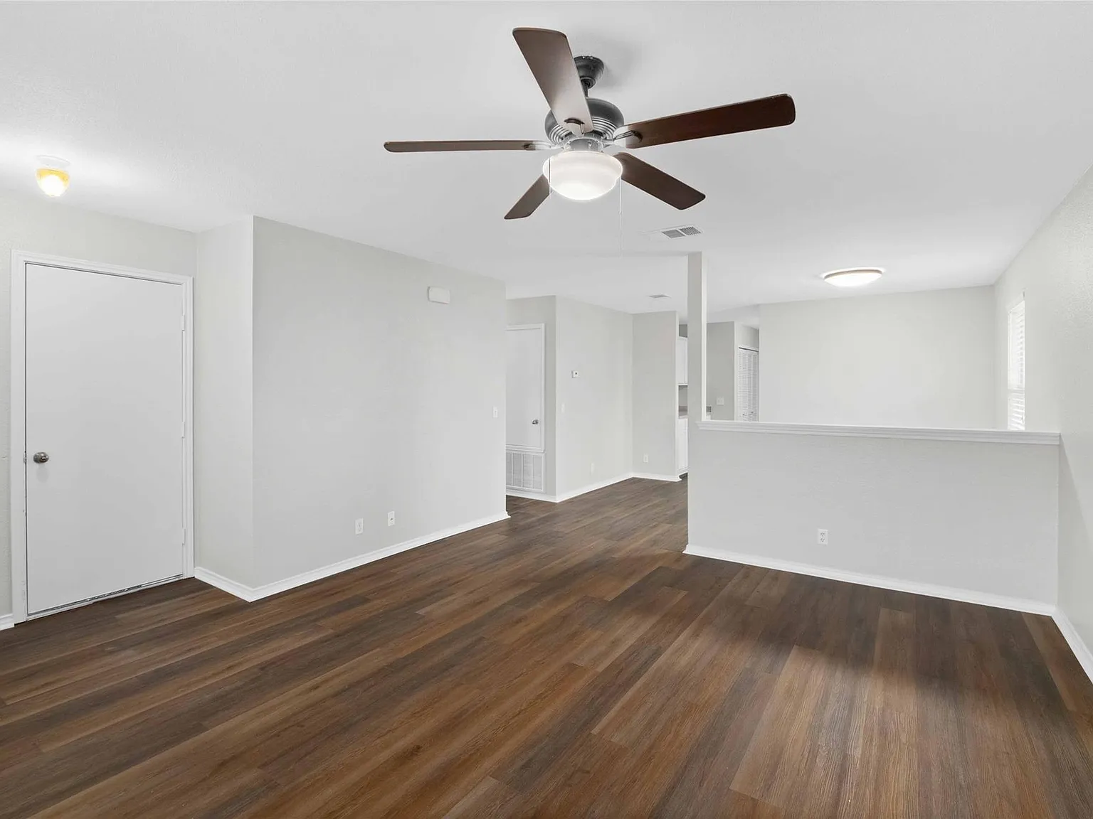 3 bed, 2.0 bath, 1292 sqft, $1,725 — Photo 3