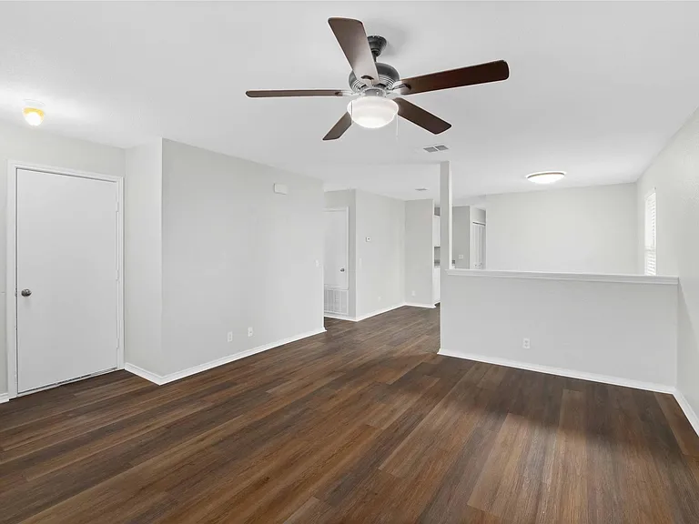 112 Ames Cv — Photo 3