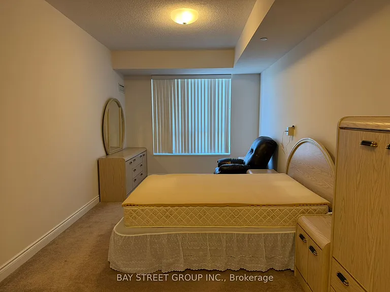 11211 Yonge St #1002 — Photo 7