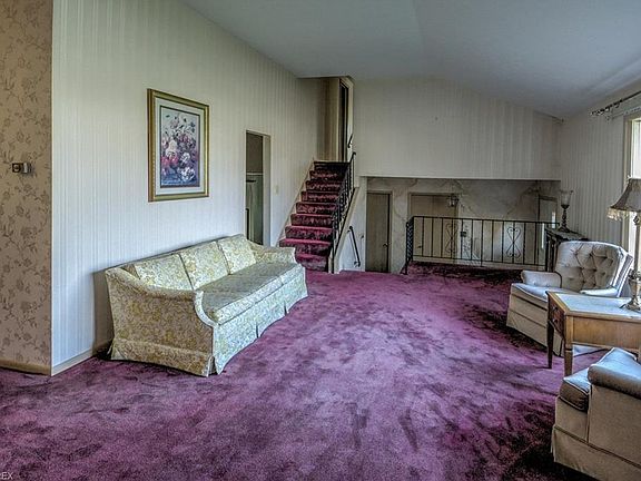 5th image of 1945 Jacqueline Dr