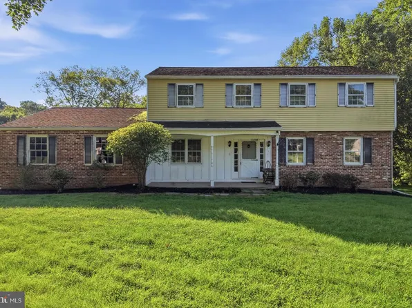 24 Sunnybrook Dr, Doylestown, PA 18901