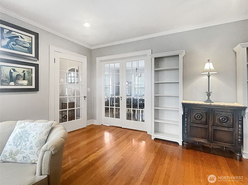 3rd image of 912 N Division Street