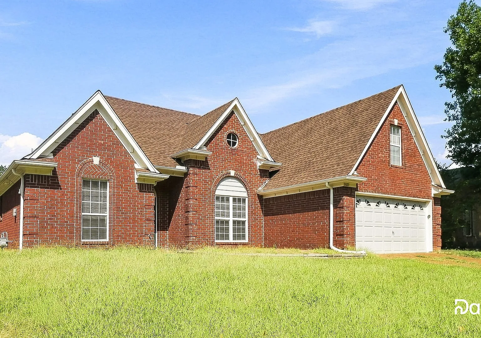 3 bed, 2.0 bath, 1960 sqft, $1,810 — Photo 2