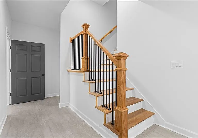 350 Kelson Dr — Photo 44