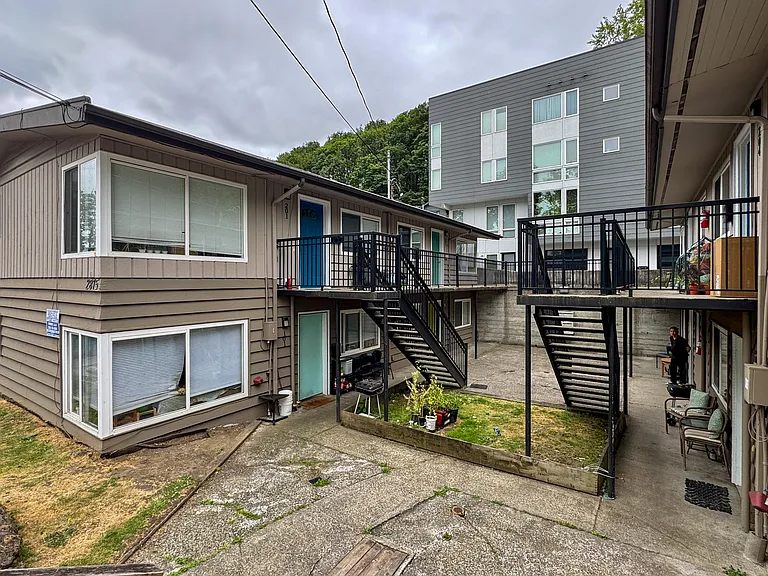 2815 S Alaska St #202 — Photo 17