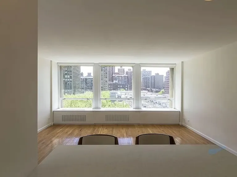 300 E 33rd St #7P — Photo 1
