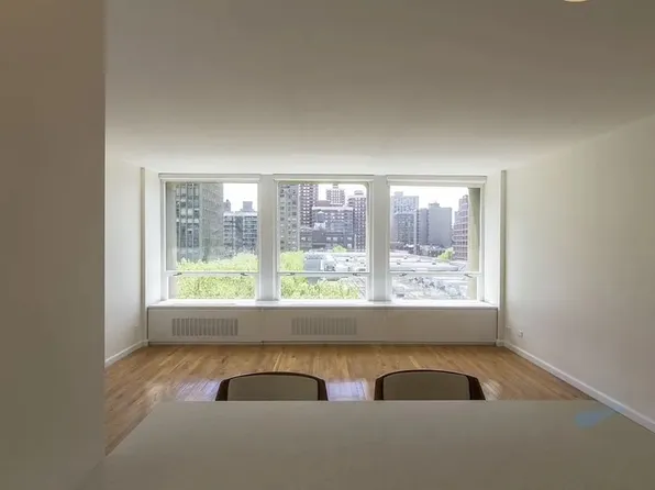 300 East 33rd Street image 1 of 11