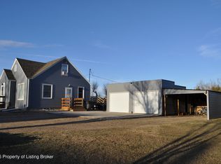 204 7th Ave W, Lemmon, SD 57638