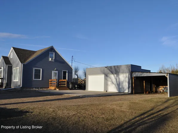 204 7th Ave W, Lemmon, SD 57638