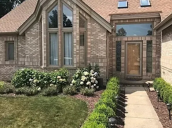 1085 Olympia Dr, Rochester Hills, MI 48306