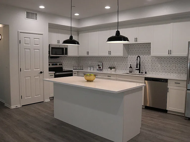 Placita Luxe Residences — Photo 9