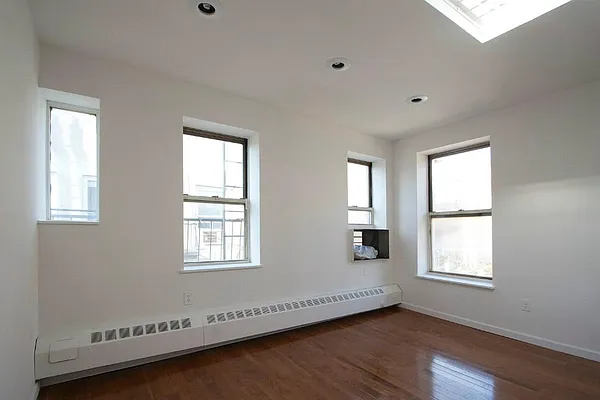 Rented by Wave Real Estate Group | media 9