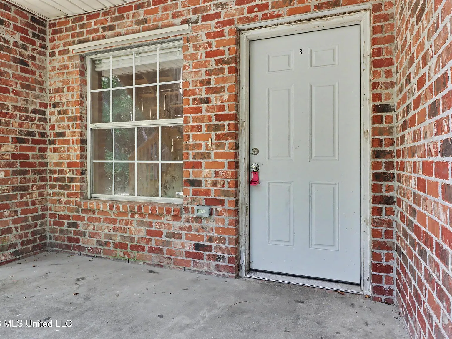 3 bed, 2.0 bath, 1054 sqft, $1,050 — Photo 2