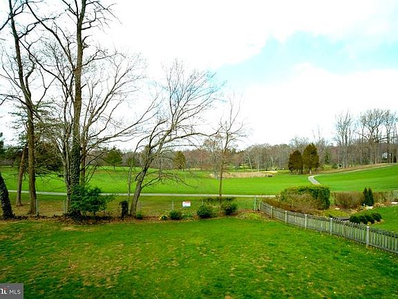 4th image of 4920 Oakcrest Dr