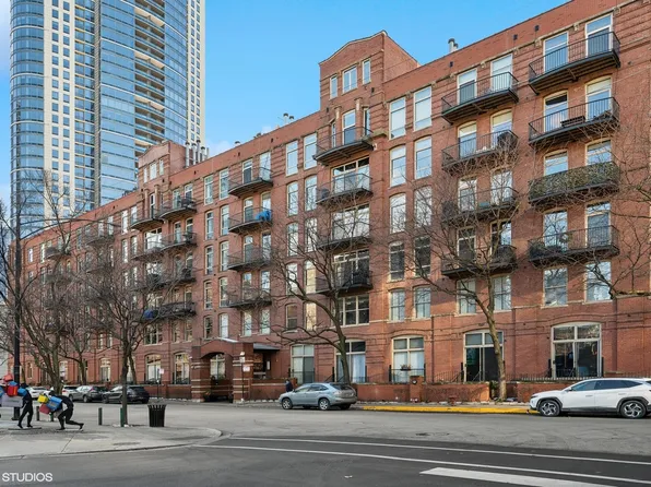 550 N Kingsbury St APT 206, Chicago, IL 60654