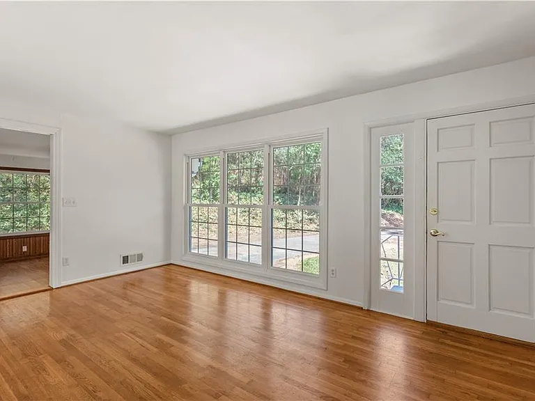 2866 Highland Dr SE — Photo 4
