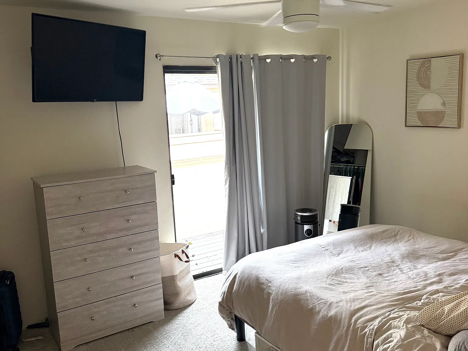 2 bed, 832 sqft, $3,300 — Photo 3