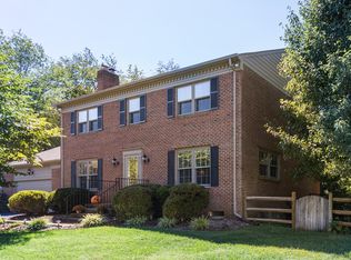 5592 Quiet Brook Rd, Fairfax, VA 22030
