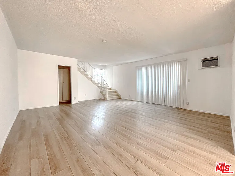 935 N Alfred St #5 — Photo 2