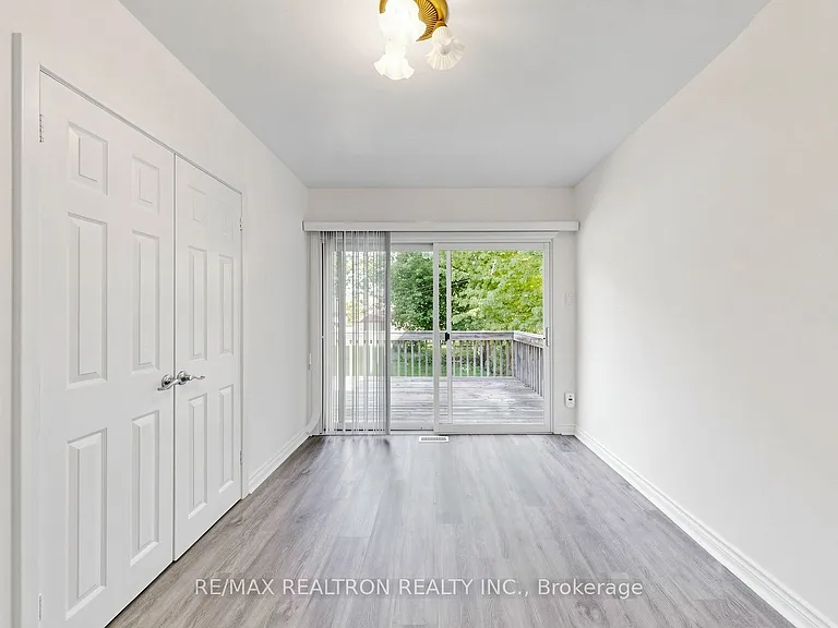 398 Connaught Ave — Photo 19