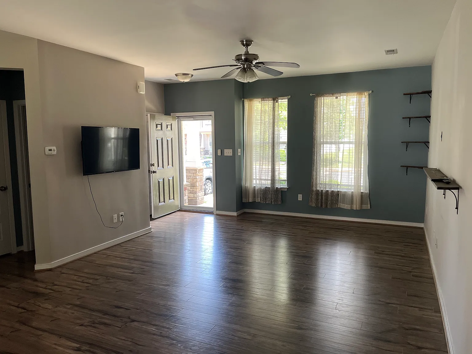 3 bed, 1520 sqft, $2,500 — Photo 2