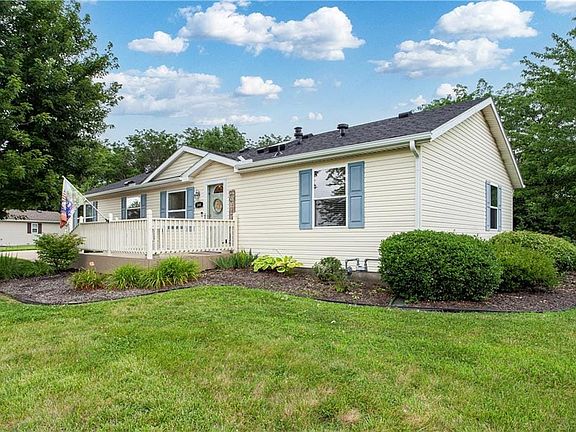 2nd image of 844 NE White Oaks Ln