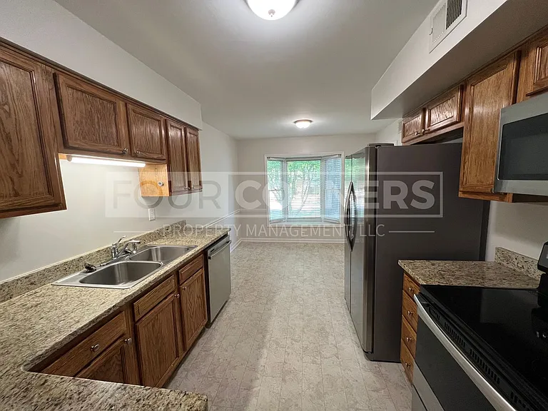 3910 New Garden Park — Photo 5