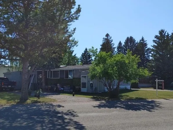 3223 83rd St NW #1, Calgary, AB T3B 5M9