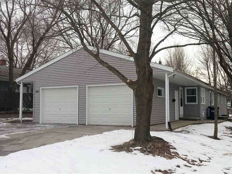 Well-maintained side by side