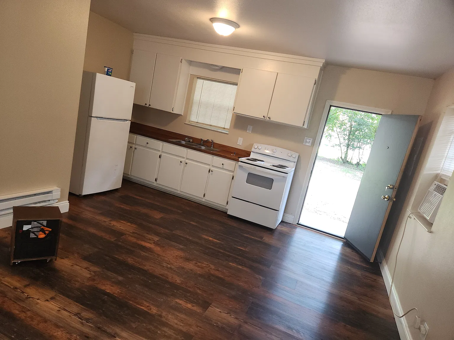 652 E Brock Ave — Photo 4