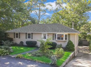 20 Sunrise Dr, Sound Beach, NY 11789