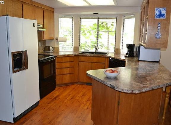 5th image of 15610 SE 23rd St