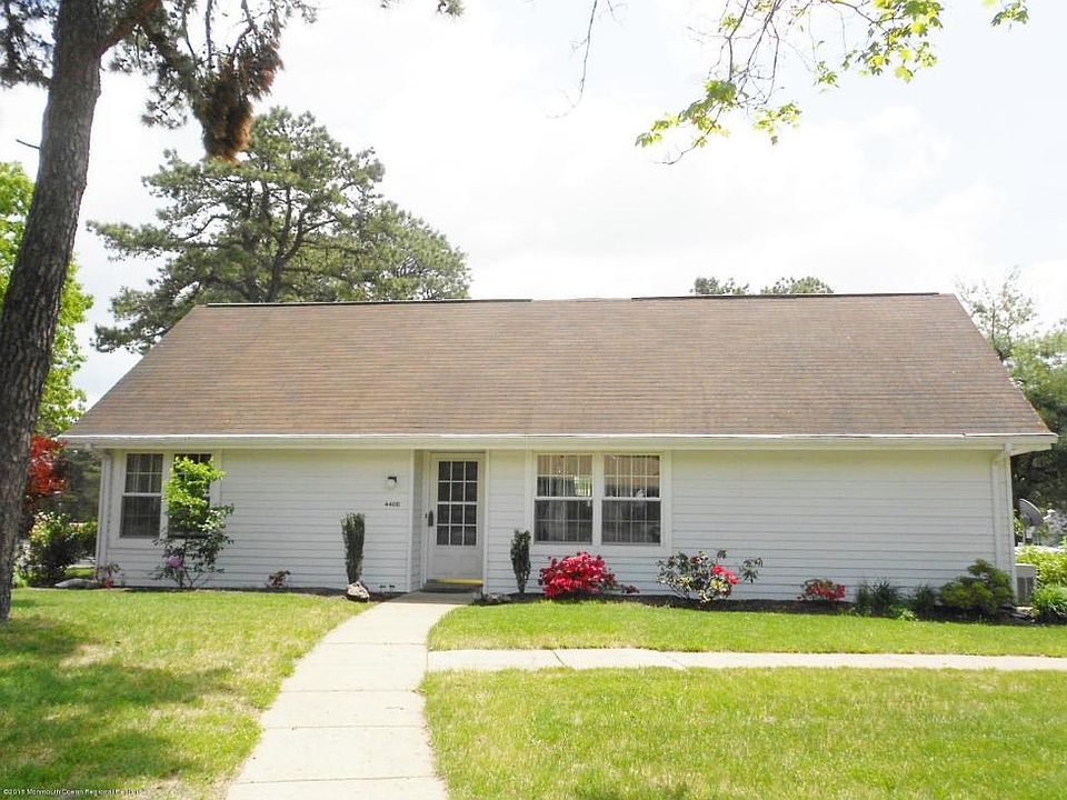 1st image of 440 E Dartmoor Way