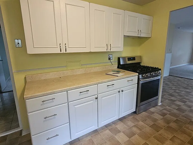 491 Westgate Dr — Photo 8