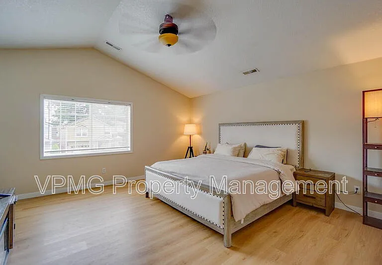 5906 NE 56th St — Photo 22