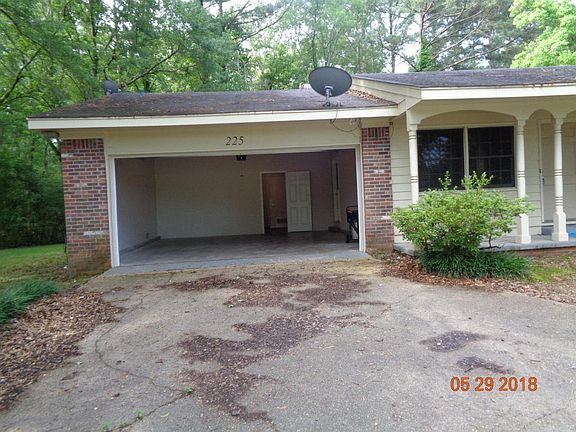 3rd image of 225 Eastwood Dr