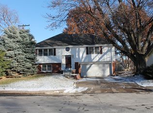 823 N Beadle St, Papillion, NE 68046