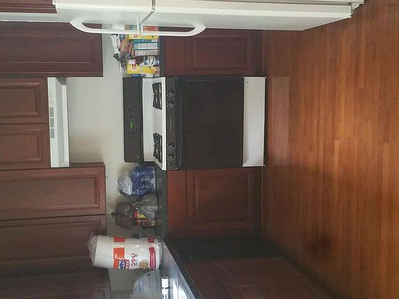 Spacious Kitchen 