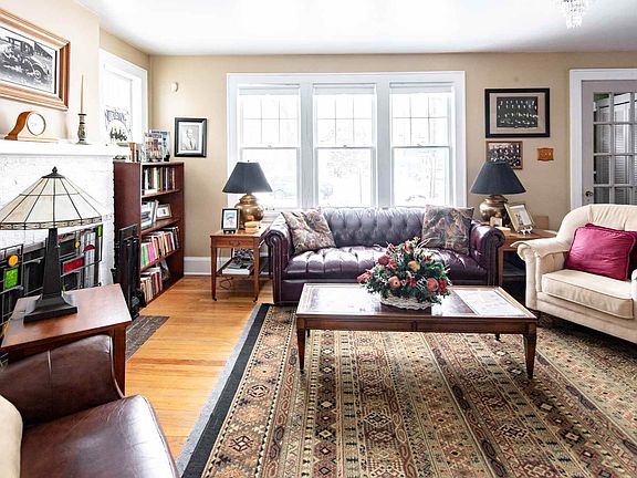 3rd image of 1006 Saint Vincent St
