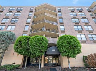 200 Division St APT 6G, Cliffside Park, NJ 07010