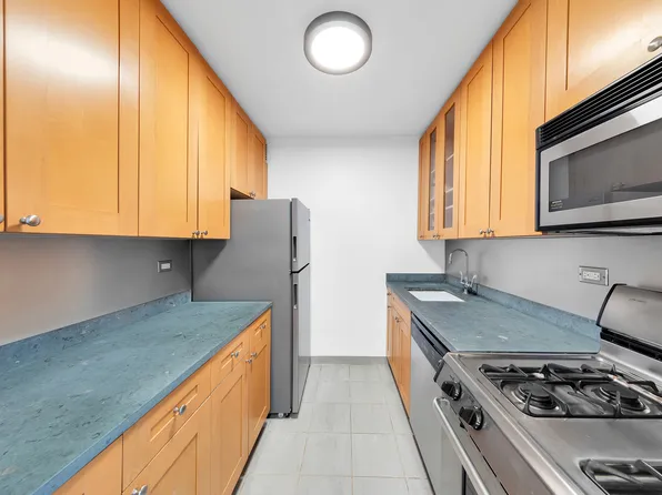 400 Central Park West image 1 of 18