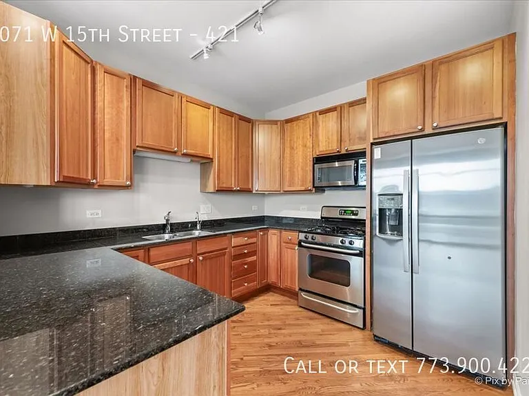 1071 W 15th St #421 — Photo 9
