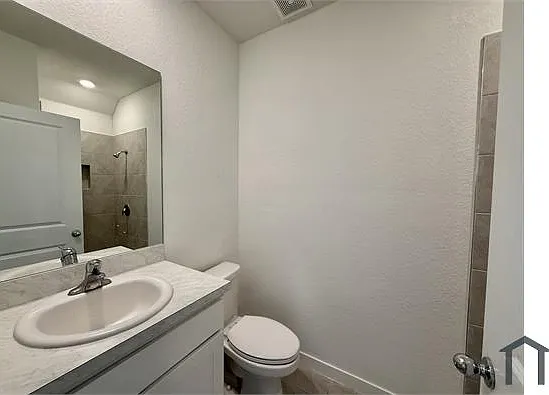 235 NE 3rd Ct — Photo 7