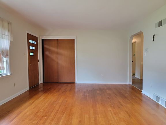 5th image of 24 Wolf Rd